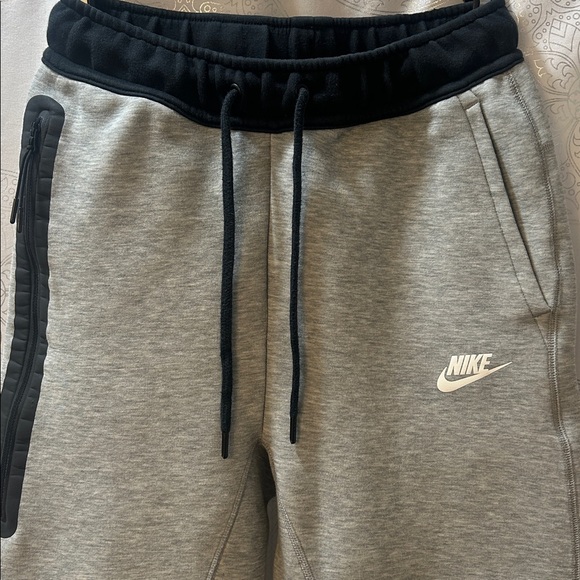 Nike Tech Fleece Joggers Men’s Gray and Black Sweatpants XS - Picture 4 of 15